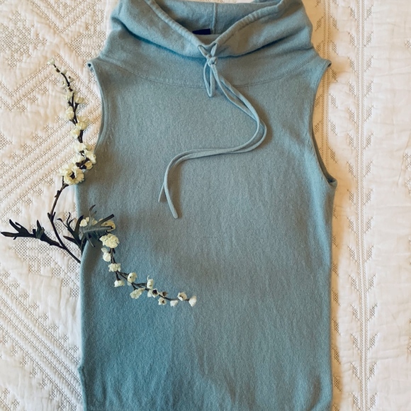 BCBG 100% Cashmere Sleeveless Tanktop - Picture 1 of 5